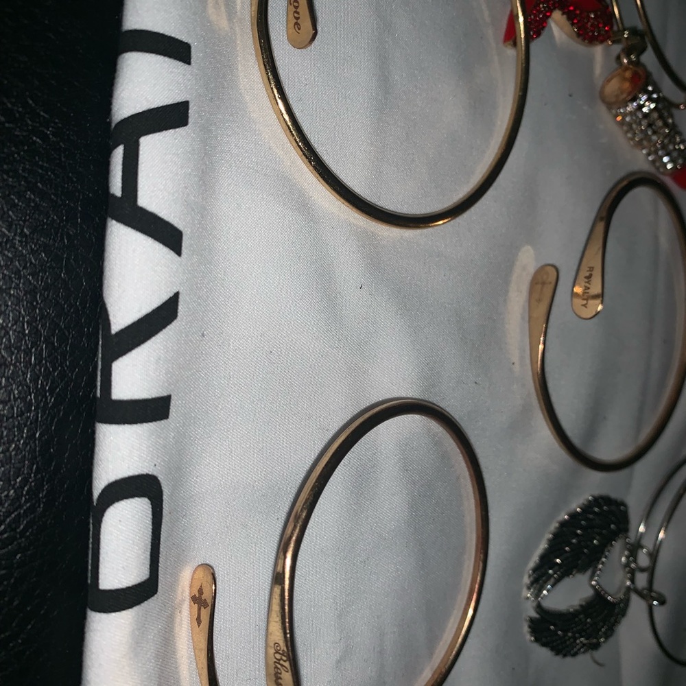Bracelets - Picture 4 of 6